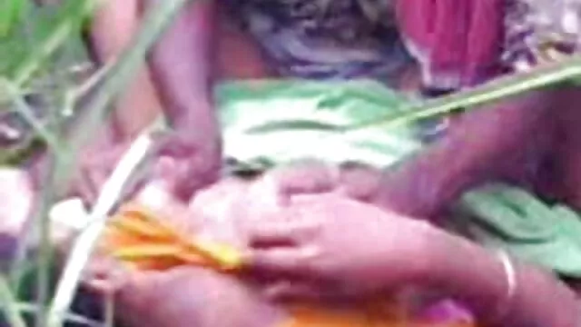 हो जाता है हिंदी में सेक्सी बीएफ मूवी और काले समलैंगिकों