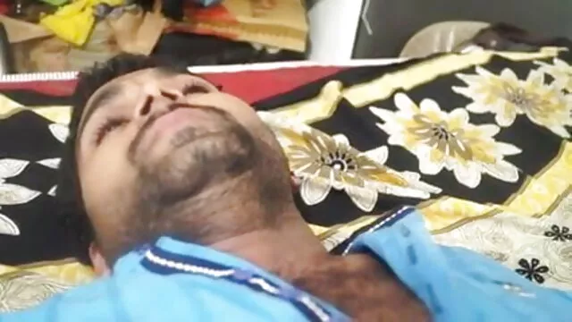 स्त्री रोग विशेषज्ञ द्वारा सेक्सी मूवी बीएफ वीडियो जांच की युवा महिला