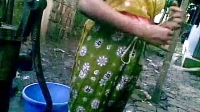 बदसूरत वॉलपेपर-अजीब किशोर एक गंदा बीएफ सेक्सी मूवी फिल्म बुलबुला स्नान