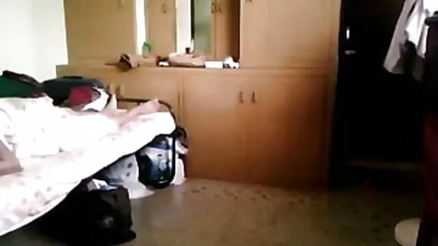 आंखों बीएफ ओपन सेक्सी मूवी पर पट्टी के साथ बट प्लग हो जाता है