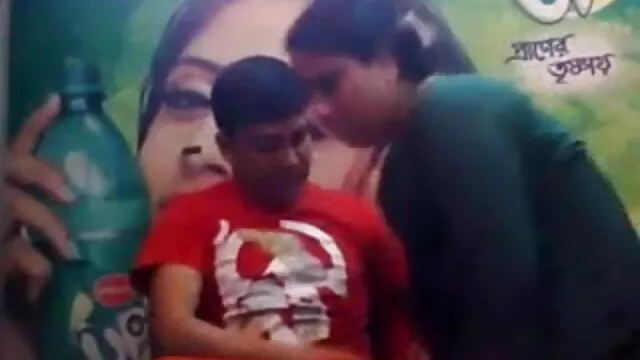 भव्य लाल बालों वाली ठाठ स्तन के साथ मुर्गा एक्स एक्स एक्स सेक्सी मूवी बीएफ सवारी