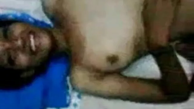 एक अजनबी को खुश करने के लिए अपने हाथों से बीएफ मूवी सेक्सी एचडी