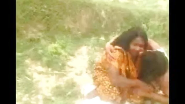 सेक्सी कॉलेज सुनहरे बालों वाली Tweks और Masturbates बीएफ सेक्सी हिंदी मूवी