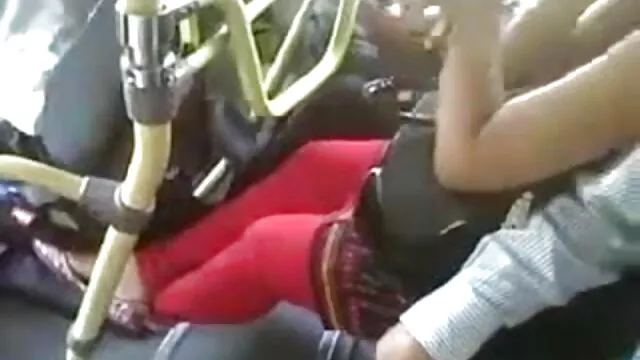 सुंदर लग रही एशियाई बेब उसे मद्रासी बीएफ सेक्सी मूवी बालों वाले योनी गड़बड़
