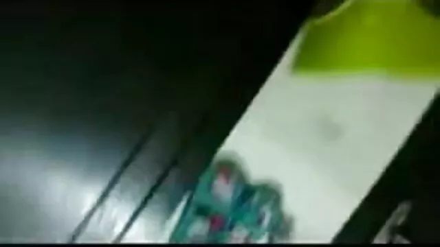 अविश्वसनीय रूप से सुंदर असली कुंवारी उसके कौमार्य को साबित सेक्सी मूवी बीएफ वीडियो में करती है । पहली बार!