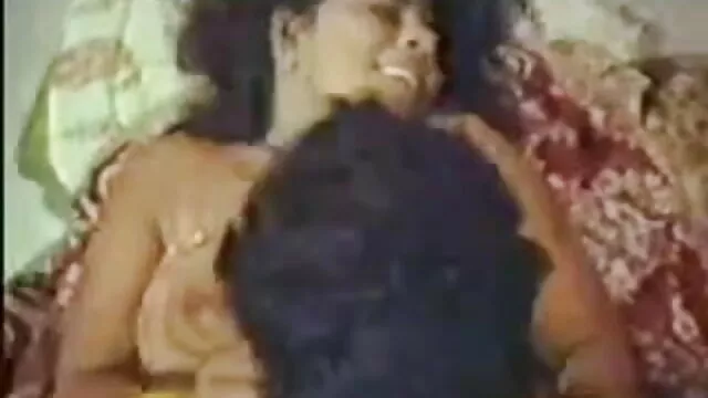 सुंदर गुलाबी बिल्ली एक ढिलाई हो जाता बीएफ सेक्सी मूवी बीएफ है
