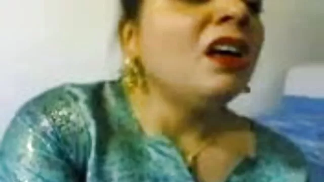 नीले रंग की बीएफ सेक्सी मूवी वीडियो ब्रा titfuck